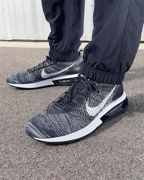 2 Nike Flyknit max shoes